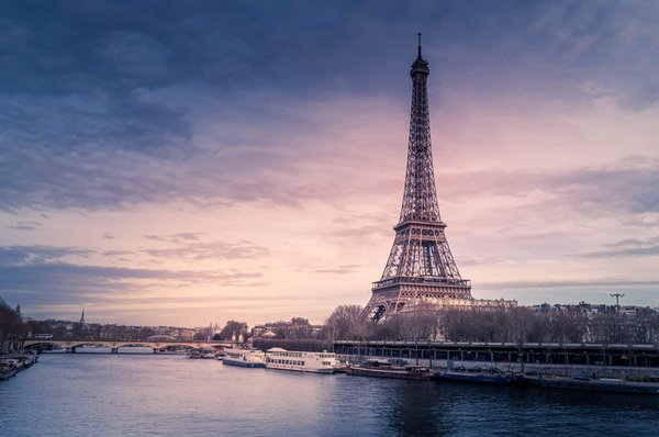 Découvrir les trésors historiques en voguant sur la Seine