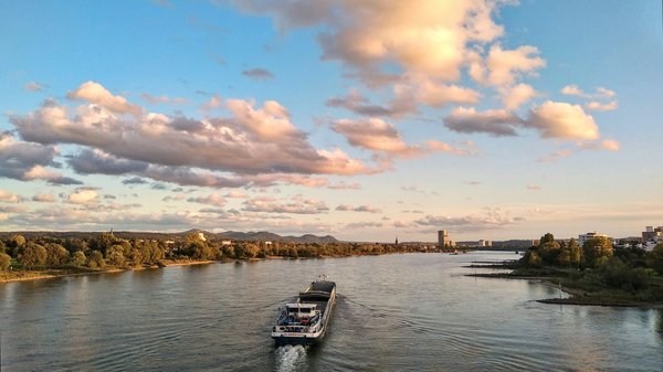 Quels sont les monuments et les sites historiques à découvrir sur le Rhin ?