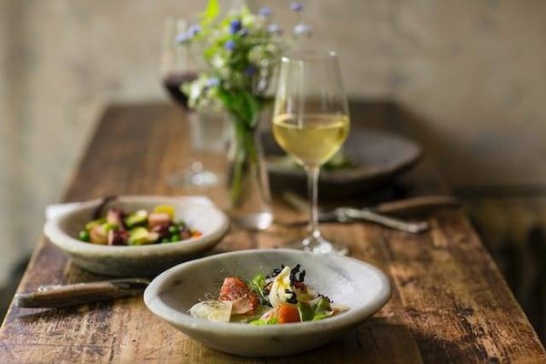 Découvrir le festin du Rhône: Spécialités culinaires et crus ephémères