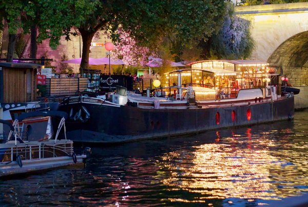 Choisir les bateaux-mouches à Paris